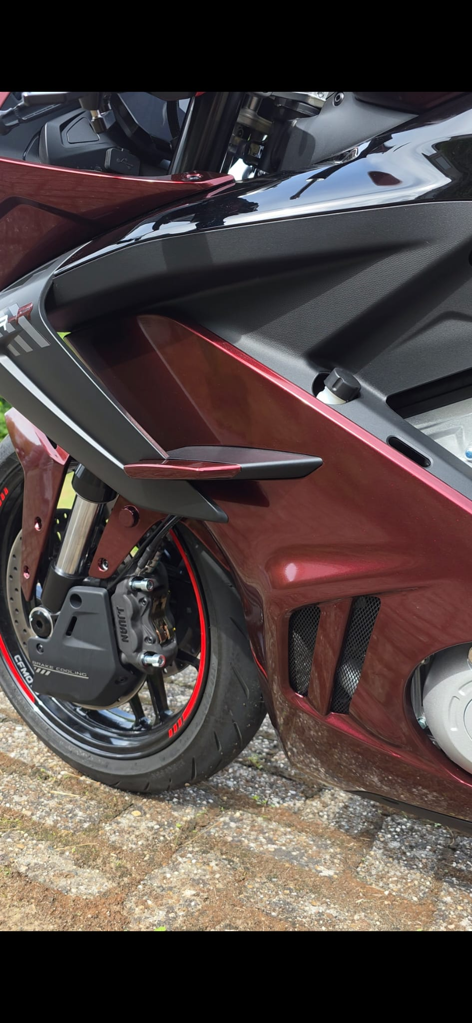 CFMoto 675 SR-R wrap angle