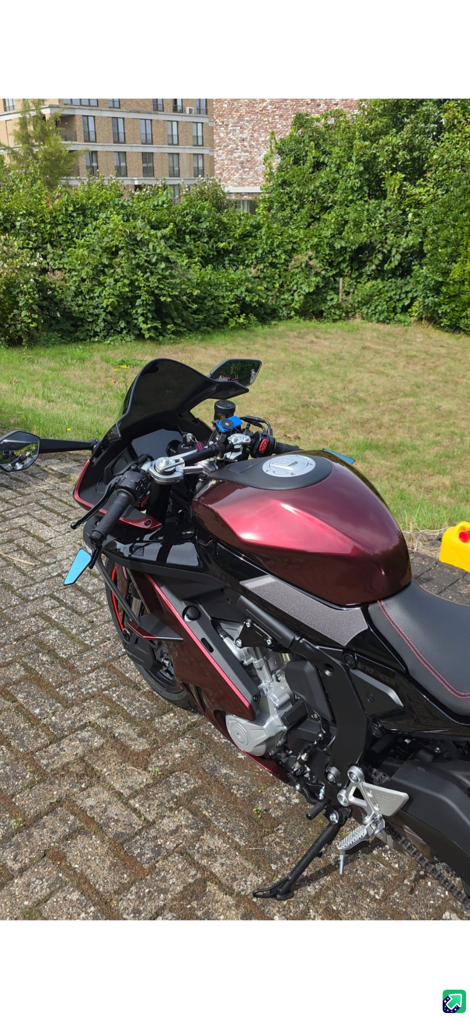 CFMoto 675 SR-R custom red seat stitching detail