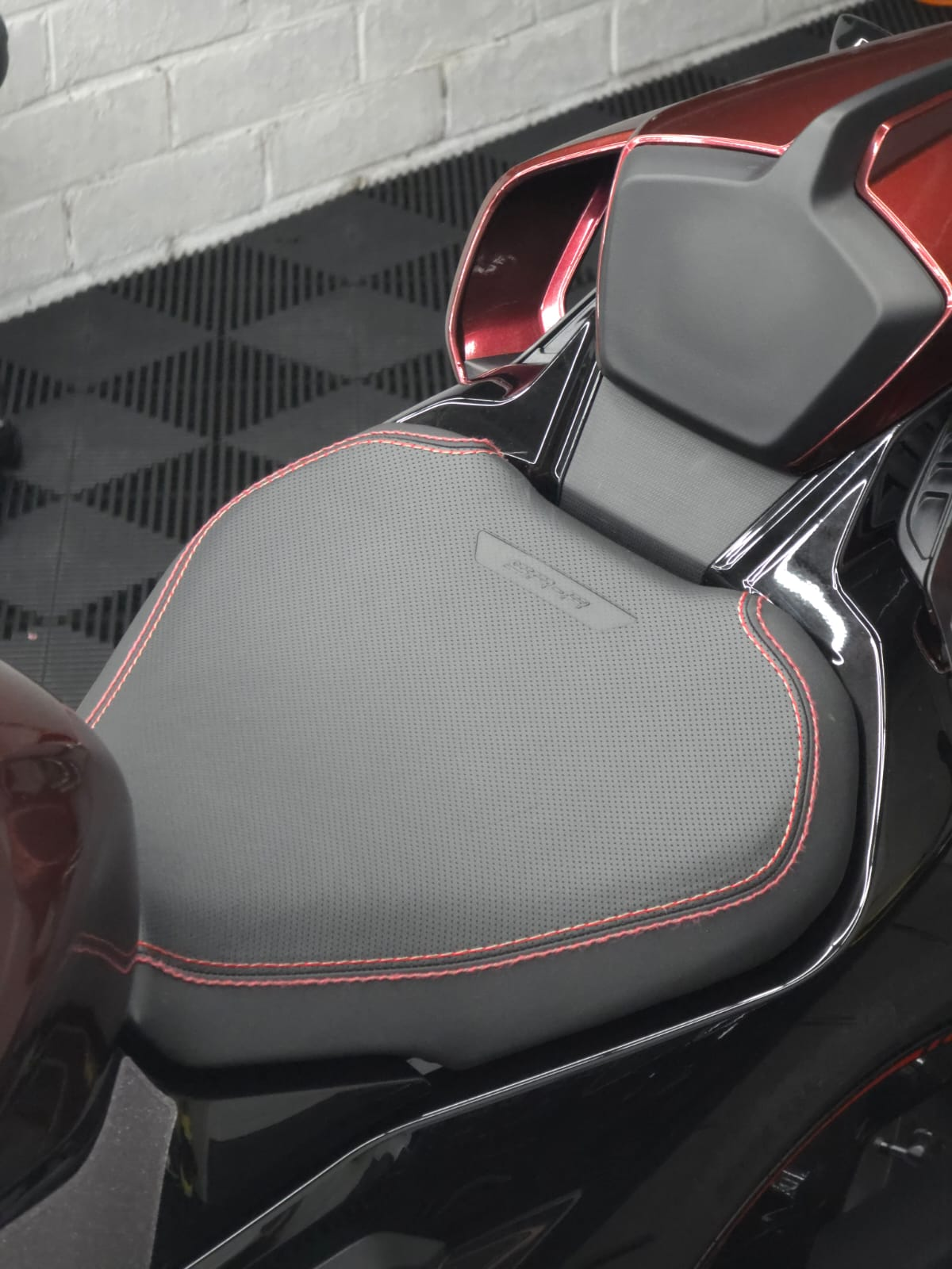 CFMoto 675 SR-R wrap close-up
