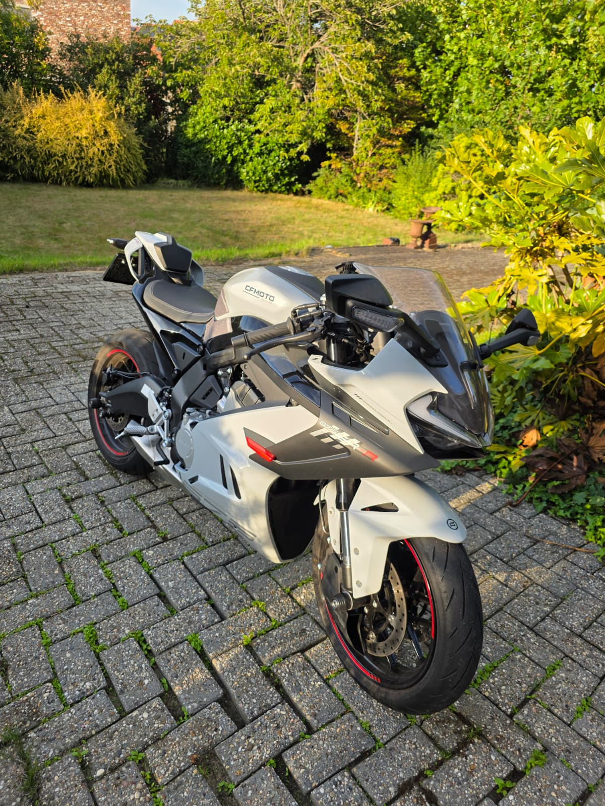 CFMoto 675 SR-R before wrap in light grey