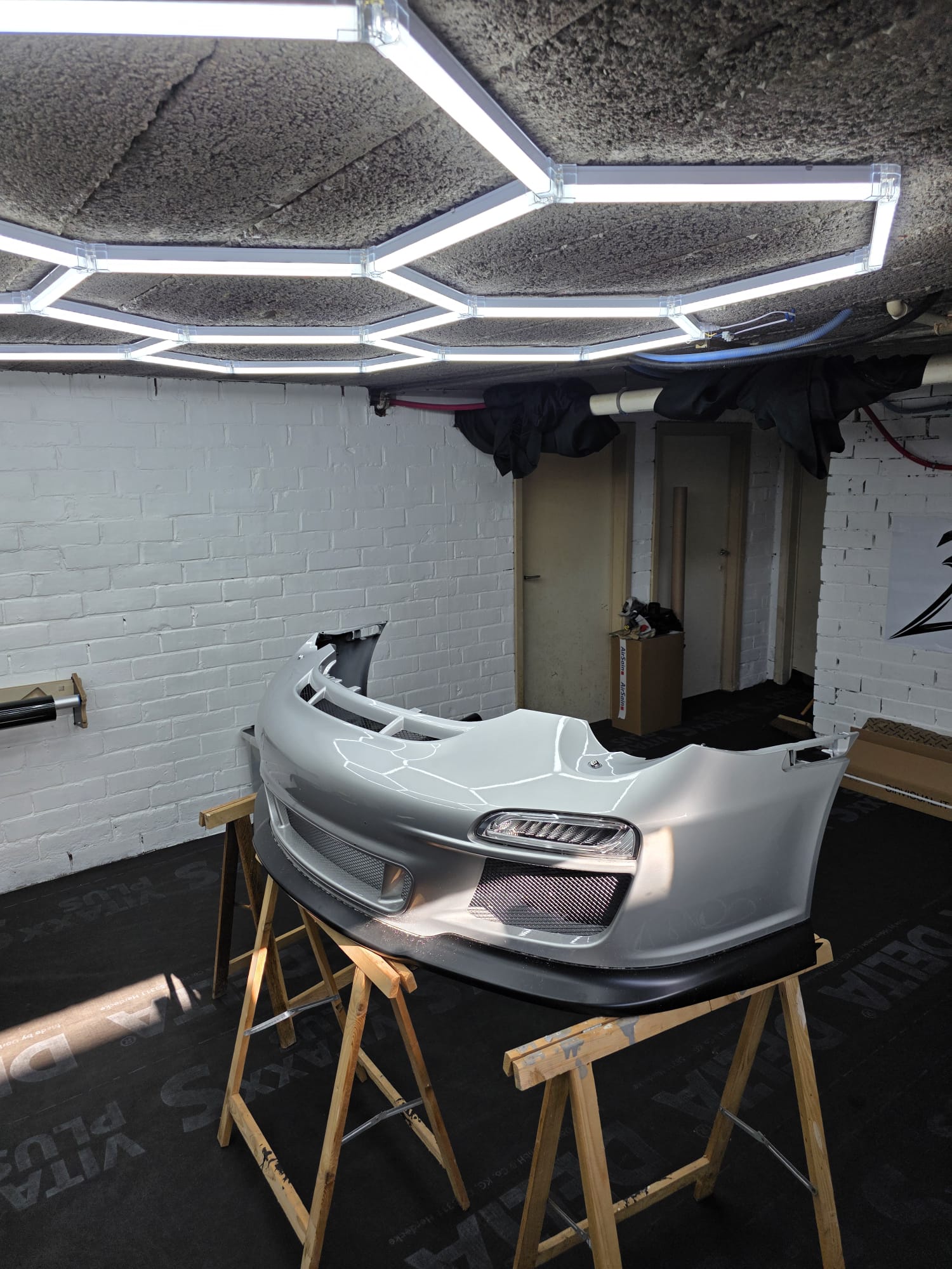 Porsche 997 new bumper before wrap