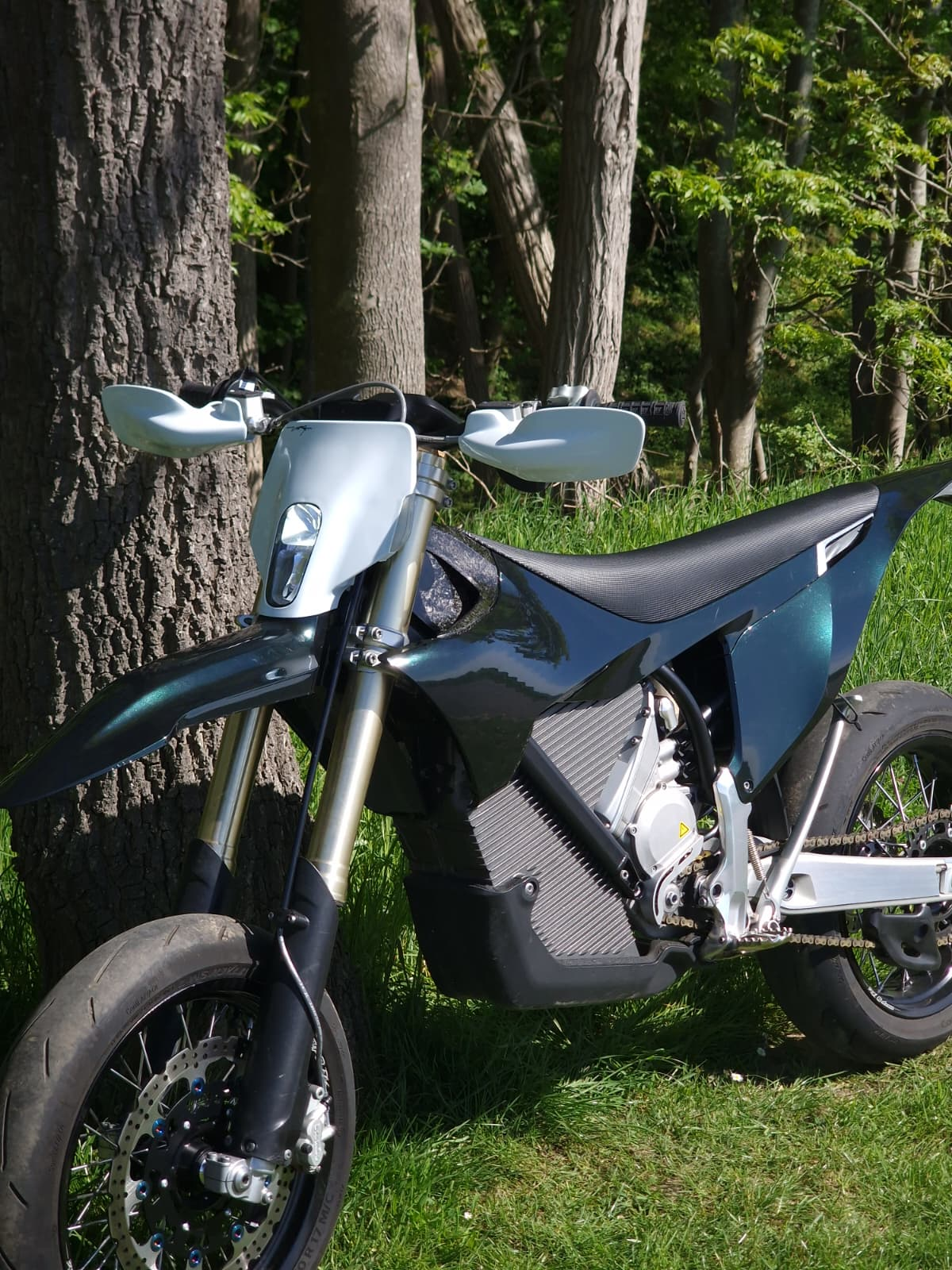 Stark Varg wrap detail angle