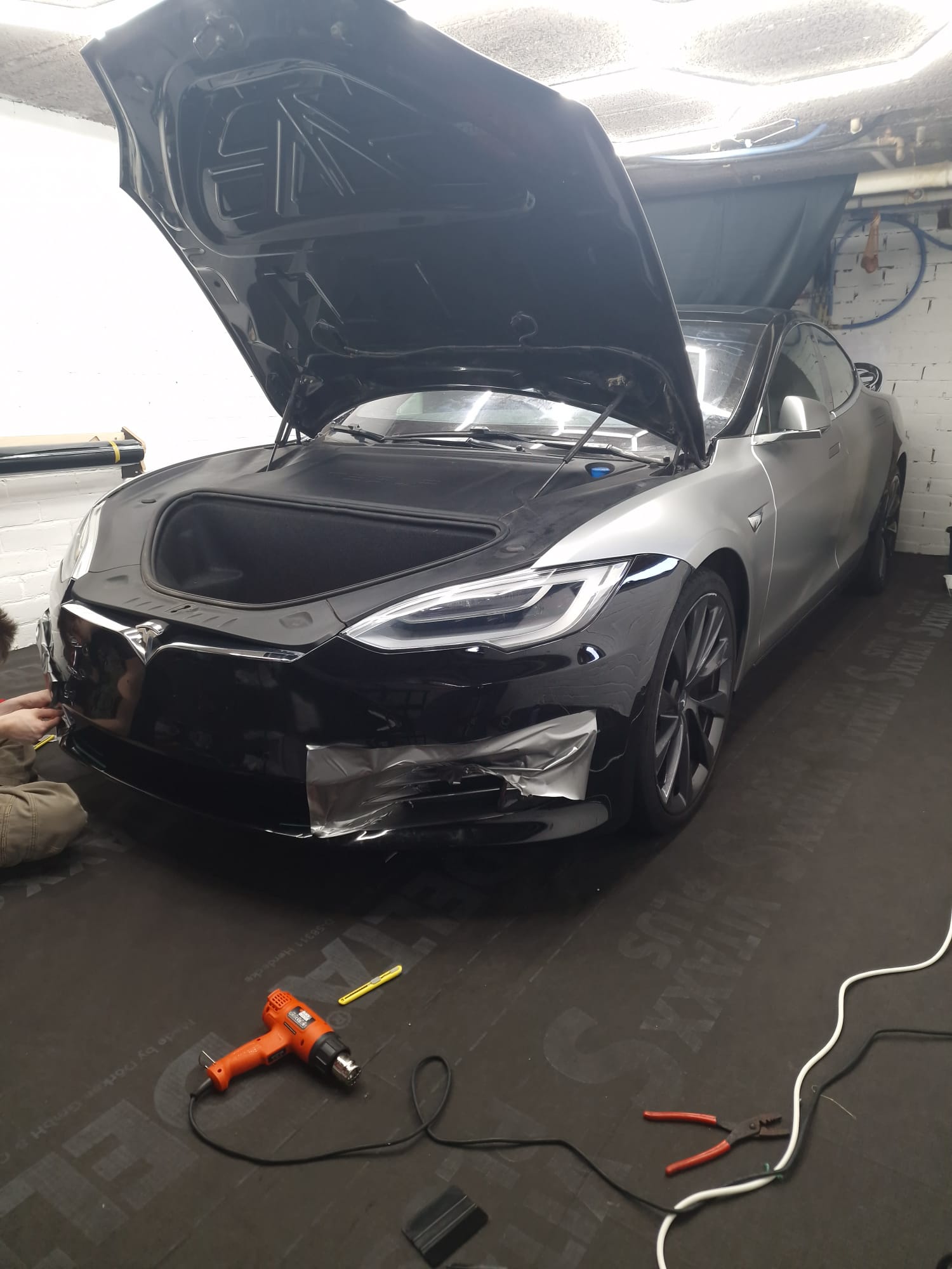 Tesla Model S P100D wrap progress detail